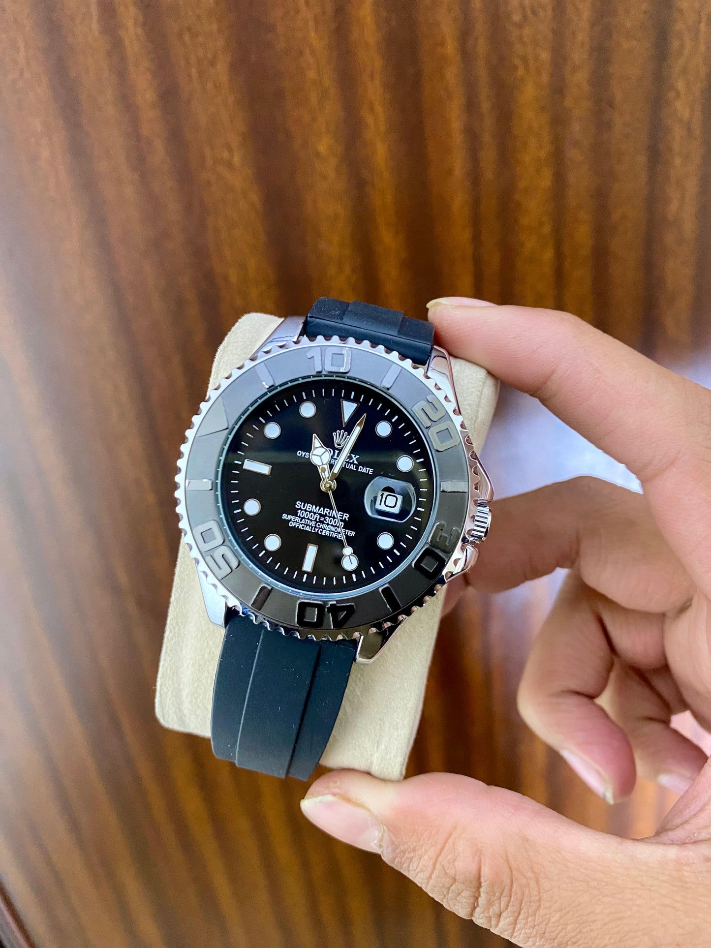 Luxury Diver-Style Watch with Black Dial and Rubber Strap