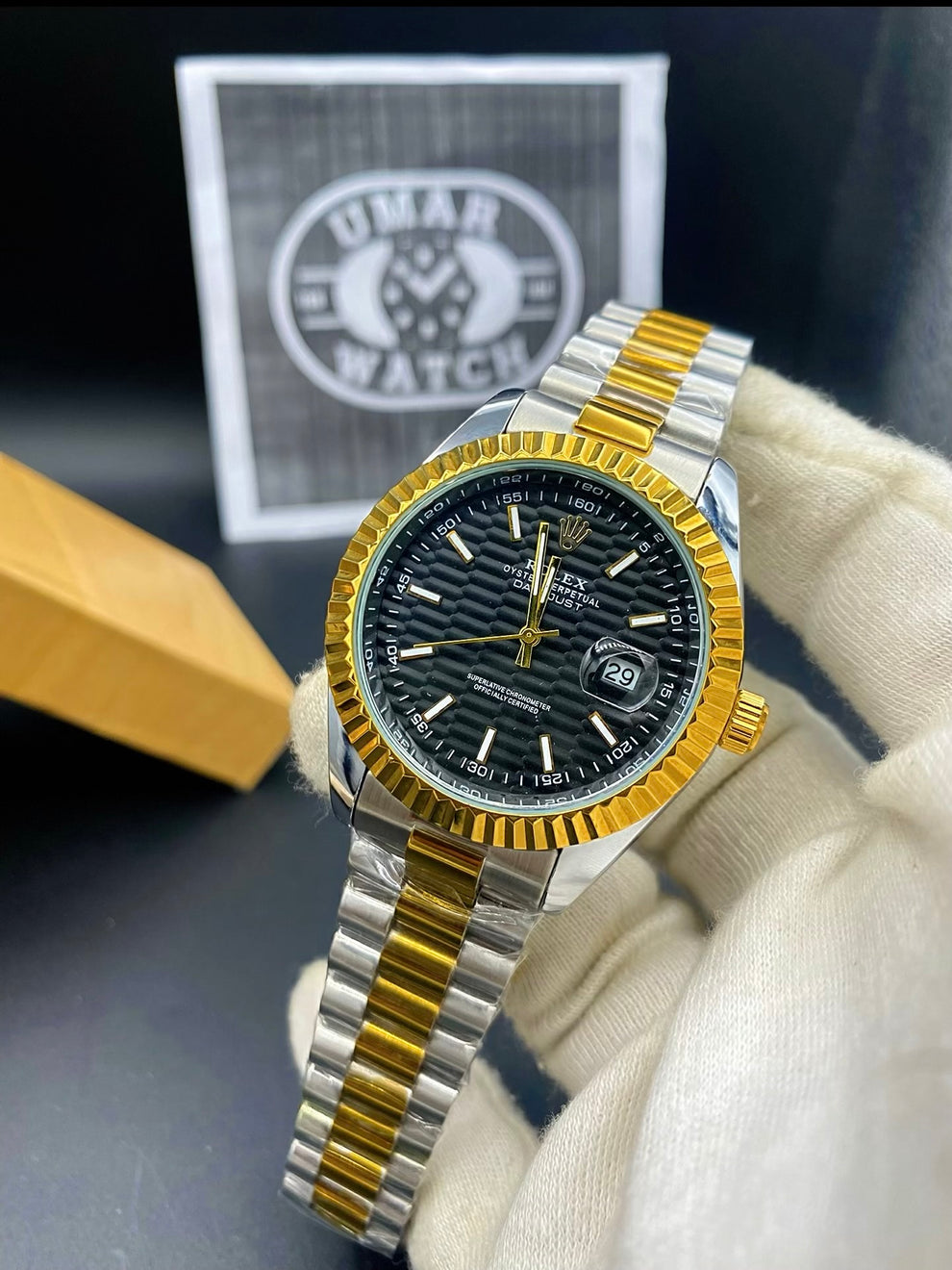 Premium Analog Wristwatch with Date Display
