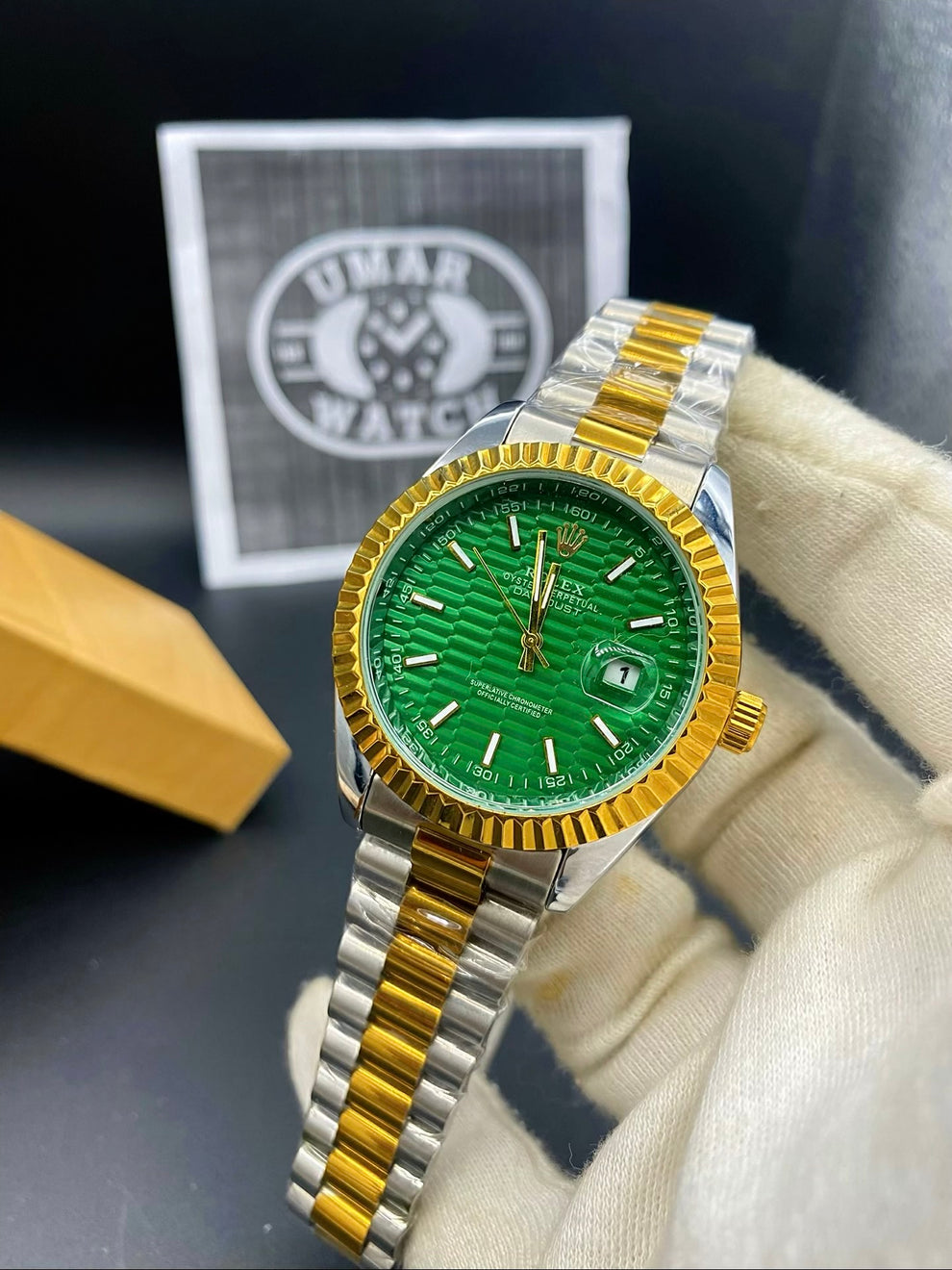 Premium Analog Wristwatch with Date Display