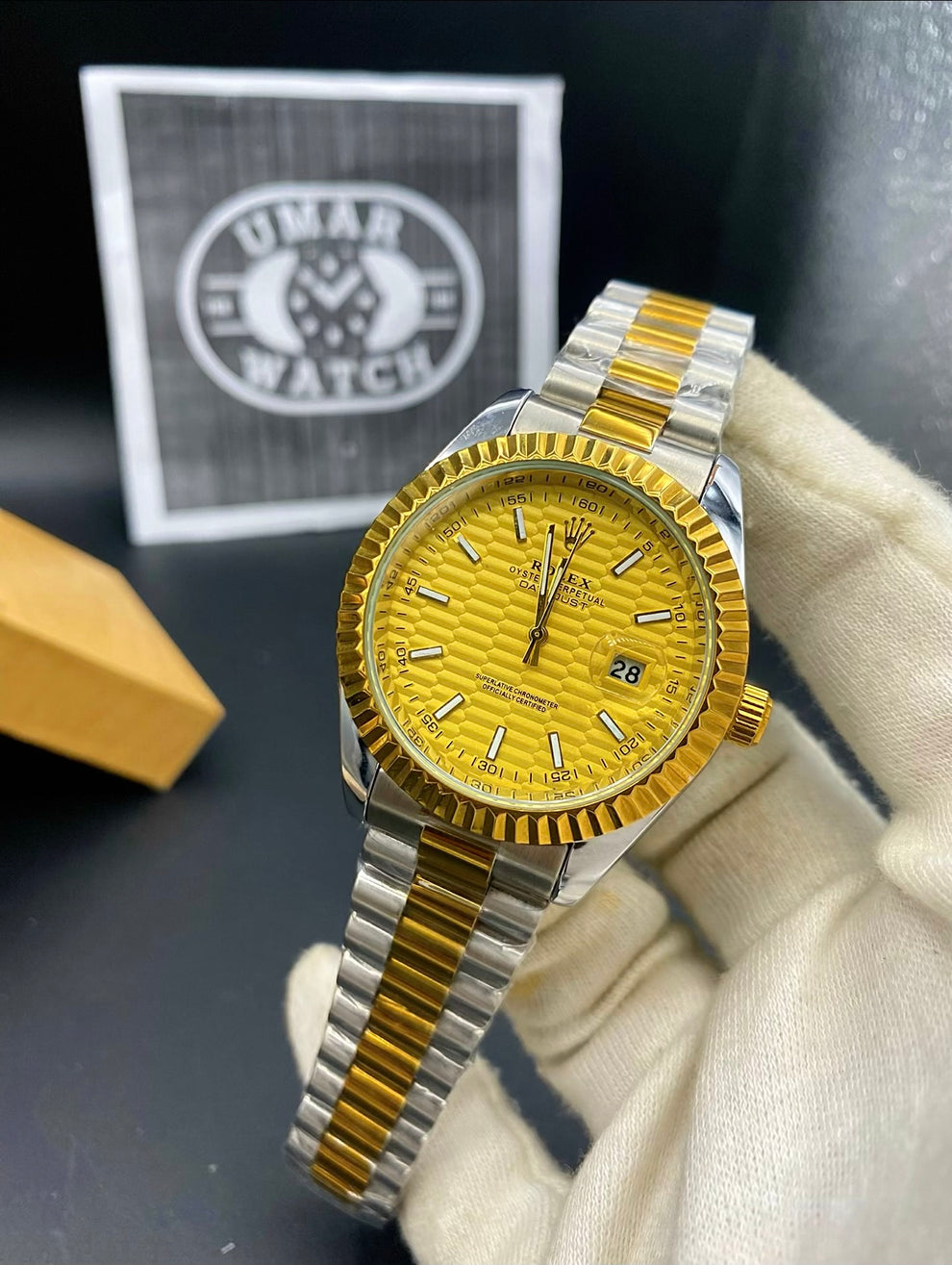 Premium Analog Wristwatch with Date Display
