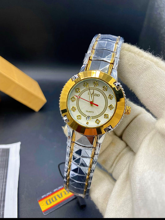 Luxury Style Crystal Pattern Analog Watch with Date Display